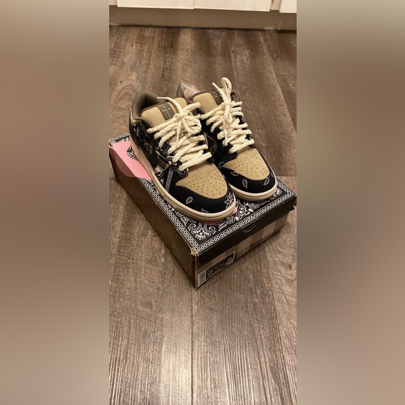Travis Scott dunks size 10 - Picture 8 of 8